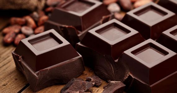 चॉकलेट आरोग्यासाठी फायदेशीर की नुकसानदायक? जाणून घ्या