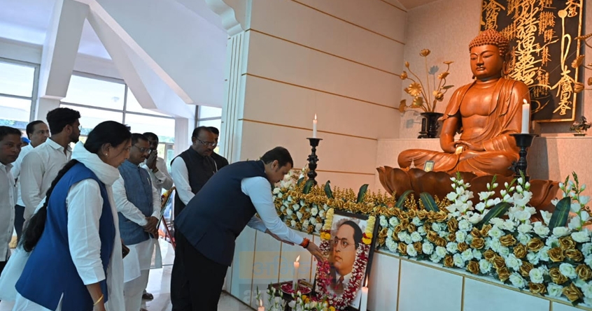 devendra-fadnavis-visits-dragon-palace-temple-on-dhammachakra-pravartan-day - Abhijeet Bharat