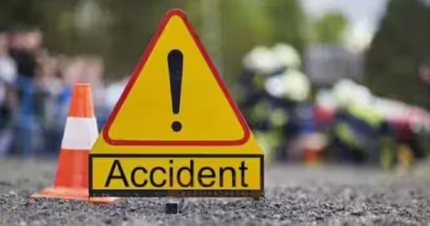 car-collision-leaves-two-injured-amravati - Abhijeet Bharat