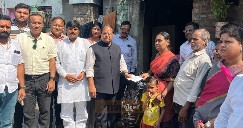 amravati-mla-pravin-pote-assists-fire-victims - Abhijeet Bharat