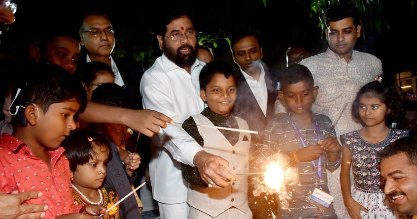 cm-eknath-shinde-celebrates-diwali-with-medical-assistance - Abhijeet Bharat