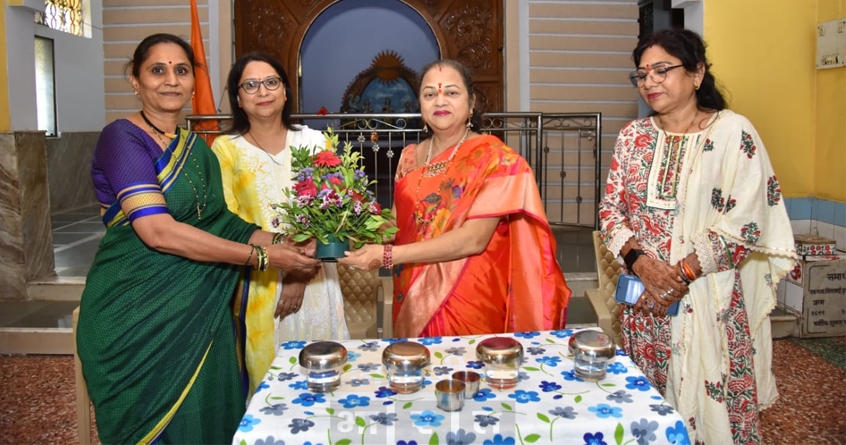 kanchantai-gadkari-honors-mehandi-artists-nagpur - Abhijeet Bharat