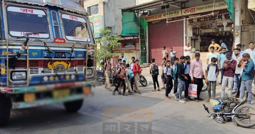 truck-accident-claims-life-near-adarsh-high-school-daryapur - Abhijeet Bharat