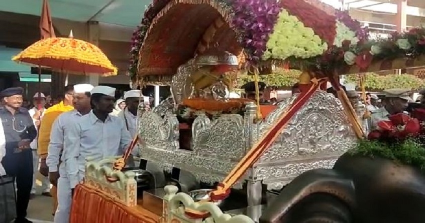 alking to Pandhari Shri s palanquin left Santnagar for Pandharpur today - Abhijeet Bharat