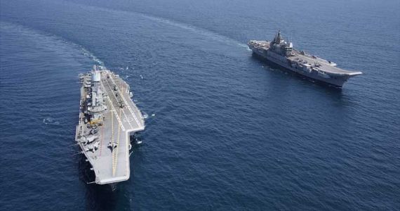 INS विक्रमादित्य आणि INS विक्रांतचा एकत्रित सराव