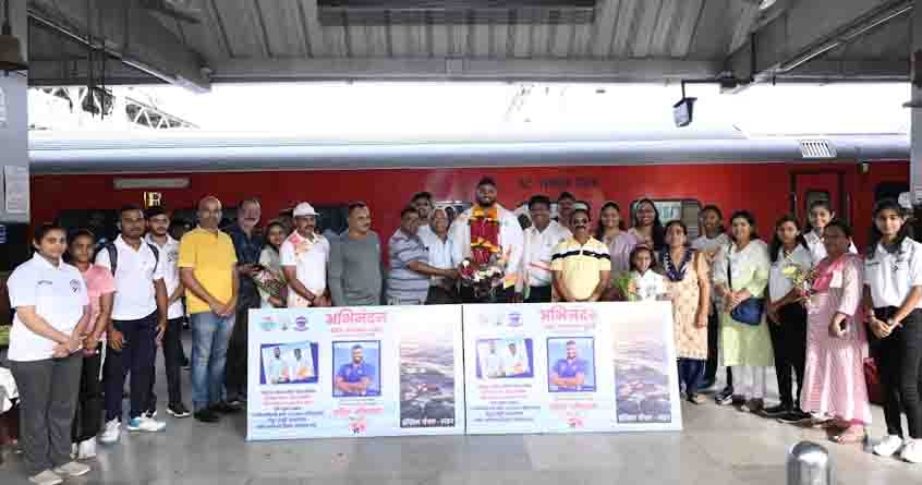 Asian adventure swimming record by swimming English Gulf two way - Abhijeet Bharat