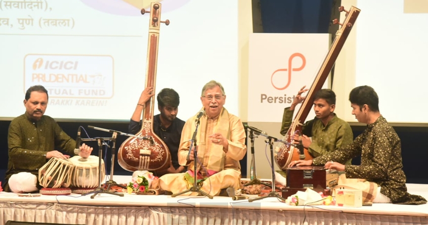 concert graced by the voice of veteran singer pt vidyadhar vyas - Abhijeet Bharat