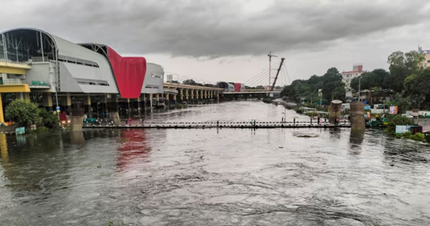 Life disrupted due to cloudburst like rain in pune