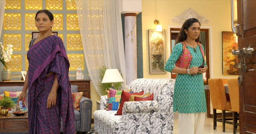 Watch todays special episode of Abir Gulal serial