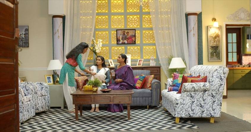 Watch todays special episode of Abir Gulal serial