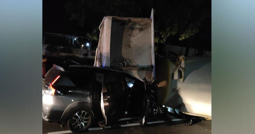 One dies in horrific accident on Wardha Road