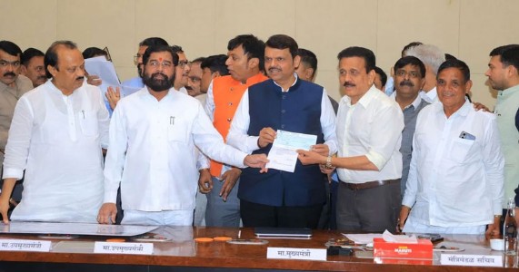 मंत्री गिरीश महाजनांचा मोठा निर्णय;वर्षभराचा पगार मुख्यमंत्री सहायता निधीस दिला दान!