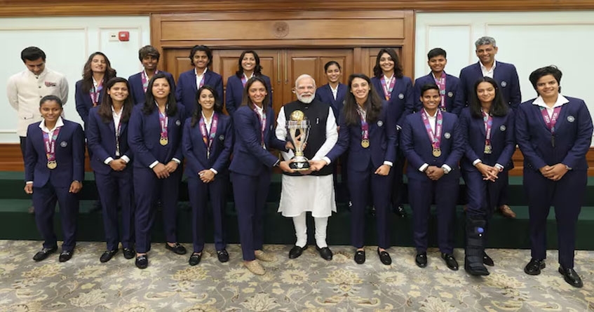 PM Modi felicitates women cricket team