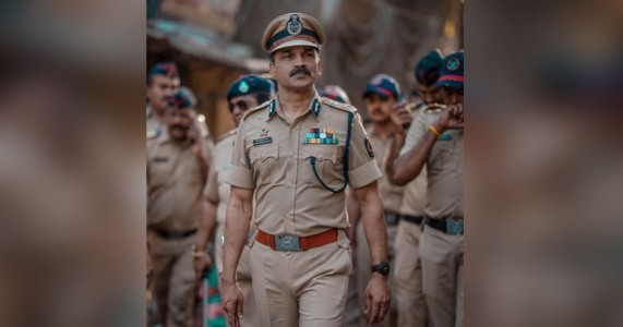 नागपूरमध्ये गुन्हेगारी रोखण्यासाठी पोलिस आयुक्त सिंगल यांच्याकडून स्वतः रस्त्यावर उतरून फूट पेट्रोलिंग !