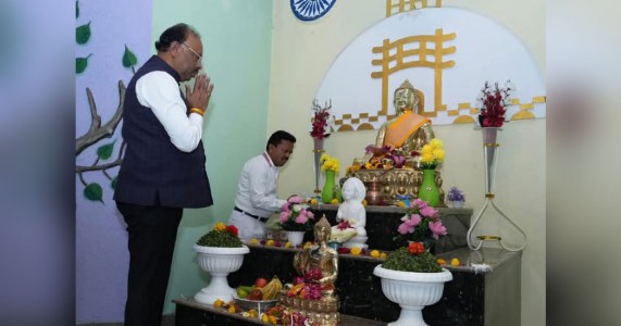 कोराडीमध्ये बुद्धपौर्णिमा महोत्सव थाटात साजरा; महसूल मंत्री बावनकुळे यांनी भगवान बुद्धांना केले अभिवादन !