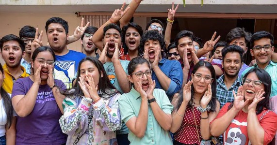 दहावीचा निकाल जाहीर; राज्याचा सरासरी निकाल ९४.१० टक्के, यंदाही मुलीच अव्वल!