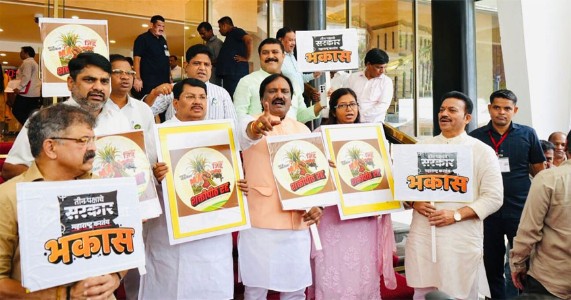 शेतकऱ्यांवरील वक्तव्यांचा निषेध; मुख्यमंत्र्यांनी माफी मागावी,विरोधकांचा विधानसभेच्या कामकाजावर बहिष्कार