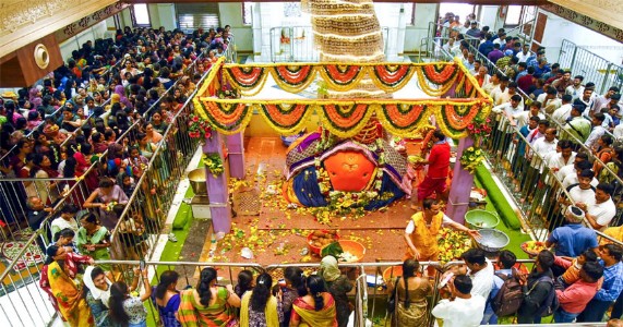 अंगारकी संकष्टी निमित्त टेकडी गणेश मंदिरात भक्तांचा मोठा उत्साह