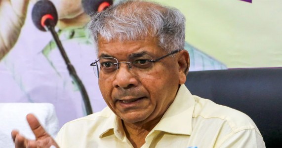 मराठा समाजाची दिशाभूल, कुणबी प्रमाणपत्राचा निर्णय फसवणूक;प्रकाश आंबेडकरांचा सरकारवर गंभीर आरोप