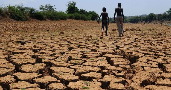दुष्काळग्रस्त शेतकऱ्यांना दिवाळीपूर्वी भरपाई देण्याची तयारी; सातबारा, आधारसह ही कागदपत्रे आवश्यक