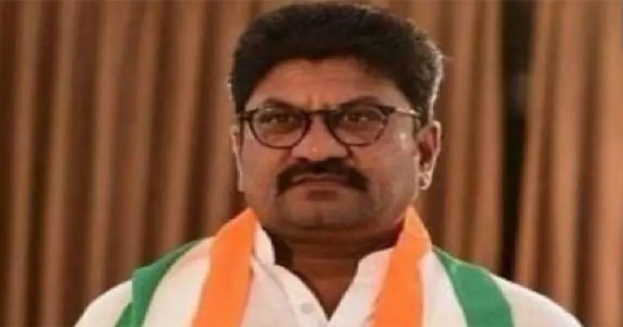 दुष्काळाच्या झळा शेतकऱ्यांना तर जालन्यात भाजप नेत्यावर नोटांची उधळण; कैलास गोरंट्याल यांच्या कृतीची चर्चा