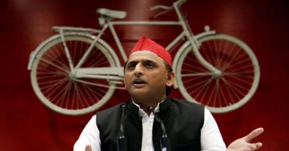 भाजपला २४ तासांत सपाचा धक्का; पाच बड्या नेत्यांचा पक्षाला रामराम, अखिलेश यादवांच्या उपस्थितीत प्रवेश