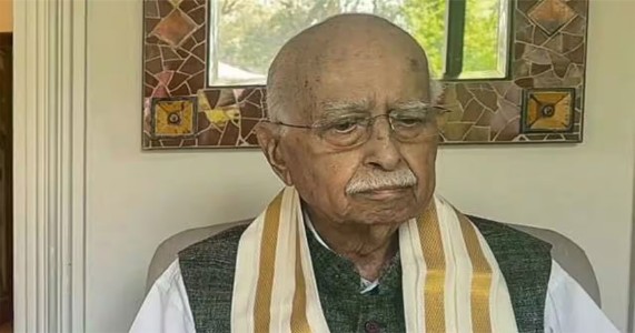 लालकृष्ण अडवाणी छातीच्या संसर्गामुळे रुग्णालयात दाखल; प्रकृती स्थिर