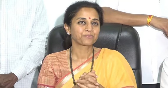 शेतकऱ्यांना हेक्टरी एक लाख रुपये द्या, बारामतीपासून मतदारयादीच्या चौकशीची सुरुवात करा; सुप्रिया सुळेंची मागणी
