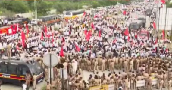 समृद्धी महामार्गावर शेतकऱ्यांचा आक्रोश; पोलिसांशी झटापट, आमदार नितीन देशमुखांसह आंदोलक ताब्यात