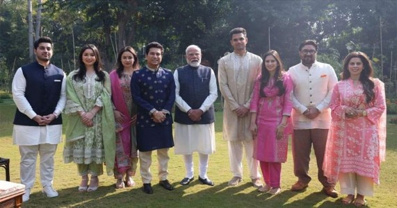 सचिन तेंडुलकरांनी मुलगा अर्जुनच्या लग्नाचे पंतप्रधान मोदींना दिले आमंत्रण