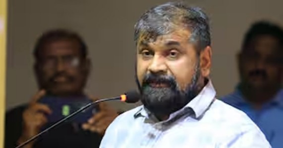 बदलापूरमध्ये अल्पवयीन विद्यार्थिनीचा विनयभंग; विधान परिषदेत विरोधक आक्रमक