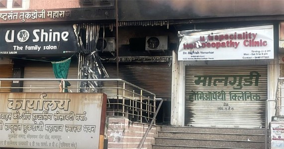 नागपुरात मध्यरात्री कैफेत राडा ; वादातून हिंसाचार, संपूर्ण कैफे जळून खाक!