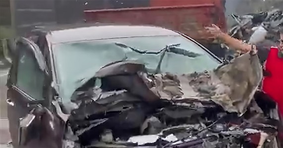 मुंबई–पुणे एक्सप्रेस वेवर भीषण साखळी अपघात; तीन जणांचा जागीच मृत्यू