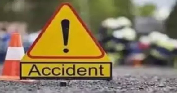 उज्जैनहून नागपुरला परतणाऱ्या भाविकांच्या कारचा अपघात; मामा-भाचा ठार, दोघे गंभीर