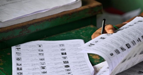 निवडणूक कामात निष्काळजीपणा महागात; जळगावात ७ बीएलओंवर गुन्हे दाखल