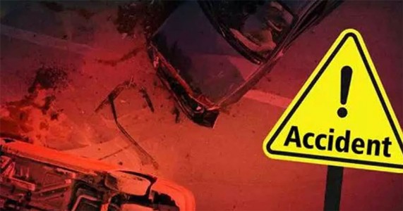 रत्नागिरीत भीषण अपघात; मुंबई-गोवा महामार्गावर दोन ट्रक आमनेसामने धडकले, चालकाचा मृत्यू