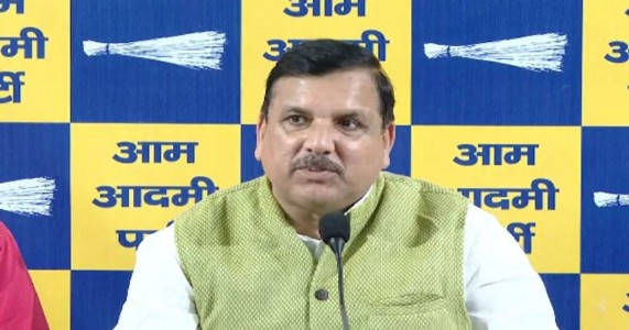 आपला मोठा राजकीय धक्का; 7 खासदार बाहेर पडताच भाजपवर ‘ऑपरेशन लोटस’चा आरोप