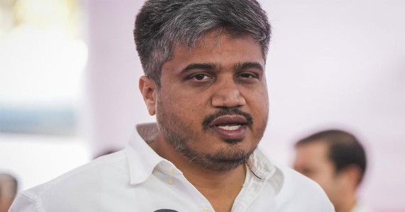 बारामतीत राजकीय रंगत वाढली: रोहित पवारांच्या बिनविरोध निवडणुकीच्या आवाहनाला काँग्रेसचा नकार