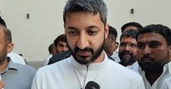 बारामतीत काँग्रेसचा ‘बिग मूव्ह’; माघारीमुळे समीकरणे पालटली, जय पवारांचे आभार प्रदर्शन