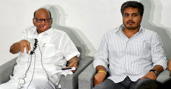 दोन्ही राष्ट्रवादी पुन्हा एकत्र येणार? रोहित पवारांच्या वक्तव्याने राजकीय चर्चांना उधाण