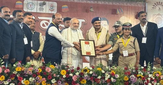 गडचिरोली पोलिसांची राष्ट्रीय पातळीवर दखल; नक्षलविरोधी कारवाईसाठी अमित शाह यांच्या हस्ते गौरव