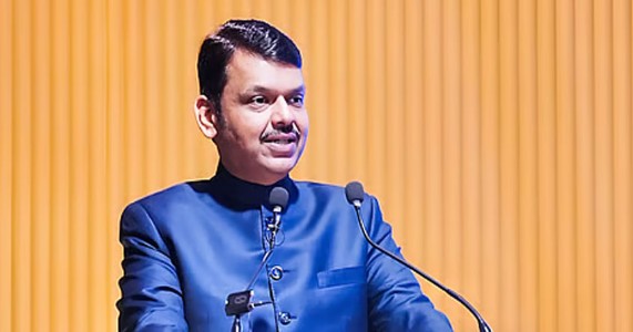 नागपूरच्या भांडेवाडीतील कचऱ्यापासून सीएनजी निर्मिती प्रकल्पाची मुख्यमंत्र्यांकडून पाहणी