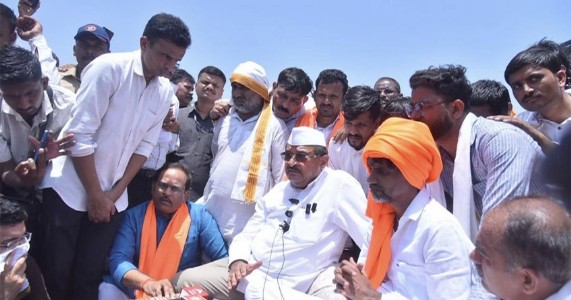 जरांगे-विखे चर्चेत सकारात्मक संकेत; काही मागण्या मान्य, महत्त्वाच्या मुद्द्यांवर आज संध्याकाळी अंतिम निर्णय