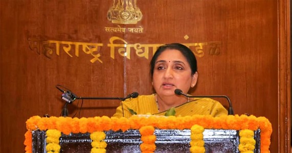 सुनेत्रा पवार आघाडीवर असताना बारामतीत ‘बोगस सह्यां’चा मोठा स्फोट; २२ उमेदवारांवर कारवाईचे संकेत