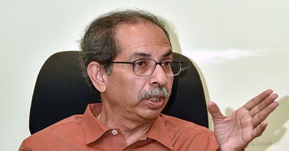 परभणीत उध्दव ठाकरे गटाला धक्का; सामूहिक राजीनाम्यांमुळे संघटनेत अस्वस्थता