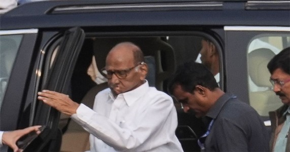 शरद पवार पुन्हा मैदानात; प्रकृती सुधारताच साताऱ्यातून सार्वजनिक कार्यक्रमांना सुरुवात