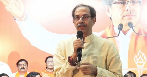 शेतकरी, विद्यार्थी संकटात, पण सत्ताधारी खासदार फोडण्यात मश्गुल; उद्धव ठाकरेंचा शिंदे-भाजपवर घणाघात