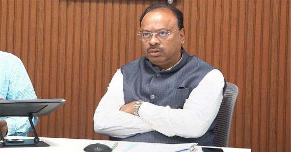 सरकारी जमिनींच्या गैरव्यवहारावर सरकारचा मोठा दणका; महसूल विभागातील १५ अधिकारी-कर्मचारी निलंबित