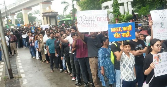 NEET पेपर लीकप्रकरणी नागपुरात विद्यार्थ्यांचा संताप; संविधान चौकात जोरदार आंदोलन