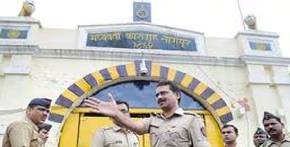 नागपूर मध्यवर्ती कारागृहात खळबळ; कारागृह कर्मचाऱ्याकडून ३ लाखांची चरस जप्त
